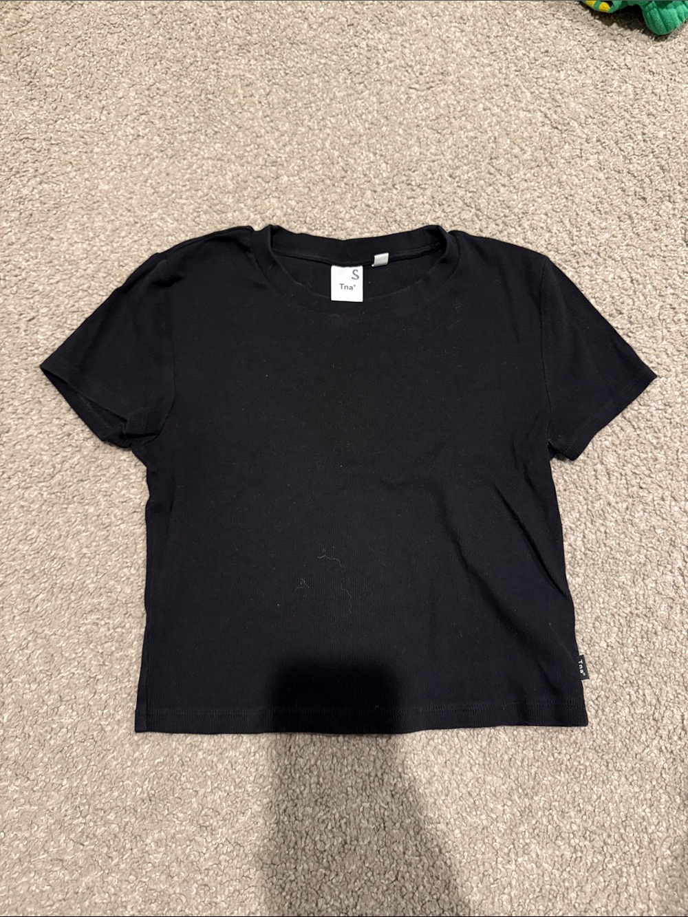 Aritzia TNA Homestretch Rib Tune Waist T-Shirt (cropped)